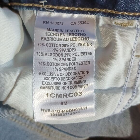 672244.....Lee Mid-Rise Capri Jeans Size 6M, W28" 22'"Inseam 9"Rise - Picture 6 of 6